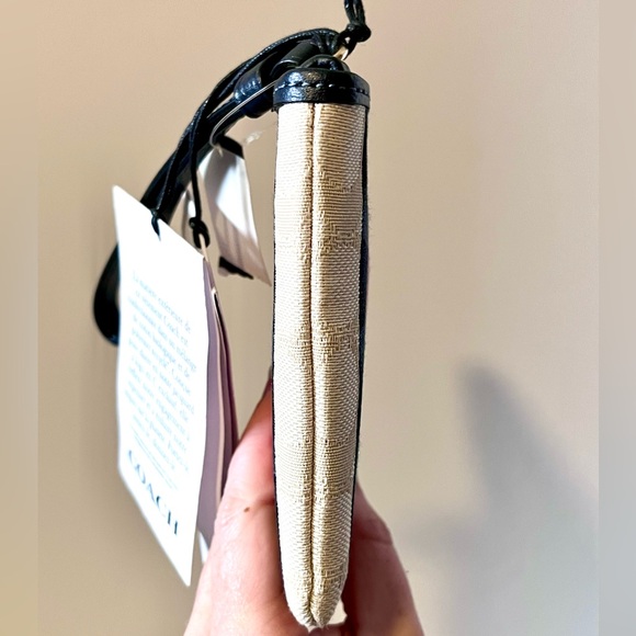 Coach NWT Tricolor Red White and Blue Signature Jacquard Zip Clutch Wristlet - Picture 9 of 9